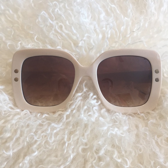 Large Fashion Statement Sunglasses - Picture 3 of 5